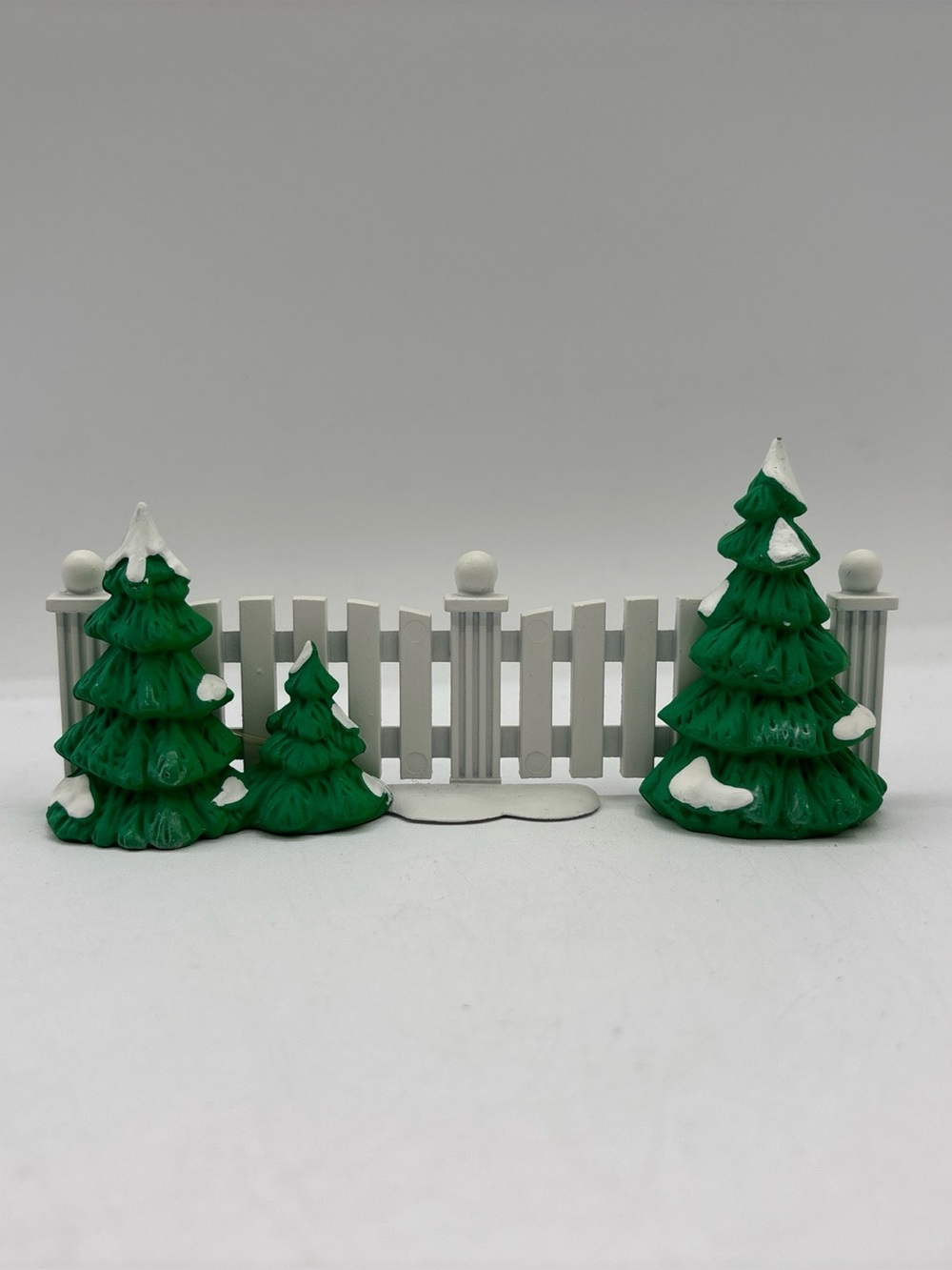 Dept 56 1991 Vintage Original Snow Village Frosty Tree Lined Picket Fence 5207-8